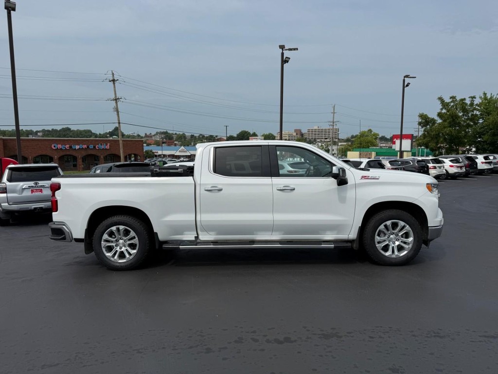 Chevrolet Silverado 1500 Vehicle Full-screen Gallery Image 02