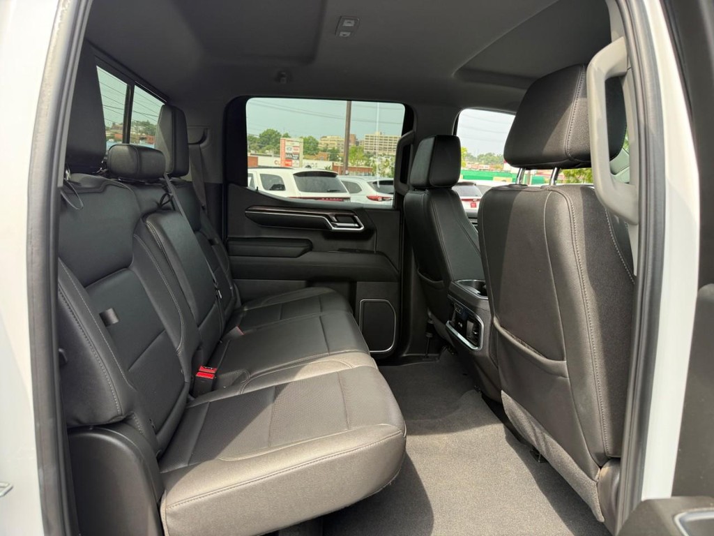 Chevrolet Silverado 1500 Vehicle Full-screen Gallery Image 10