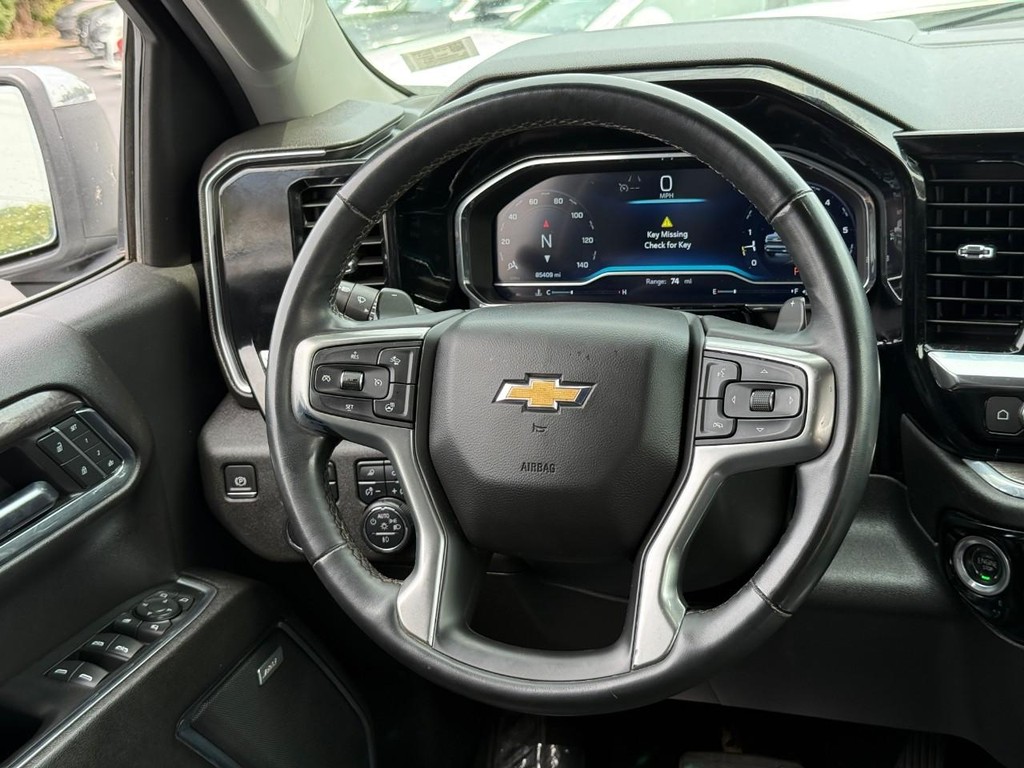 Chevrolet Silverado 1500 Vehicle Full-screen Gallery Image 12