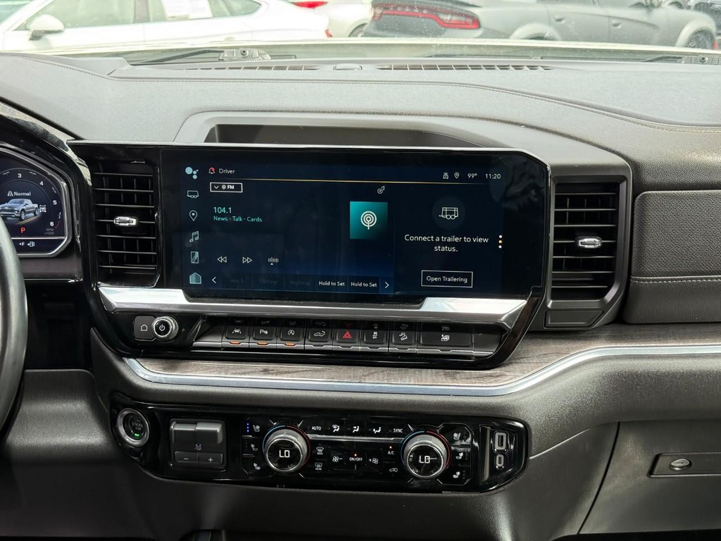 Chevrolet Silverado 1500 Vehicle Full-screen Gallery Image 13