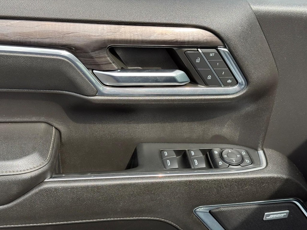 Chevrolet Silverado 1500 Vehicle Full-screen Gallery Image 15