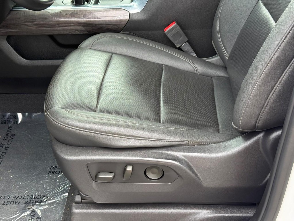 Chevrolet Silverado 1500 Vehicle Full-screen Gallery Image 17