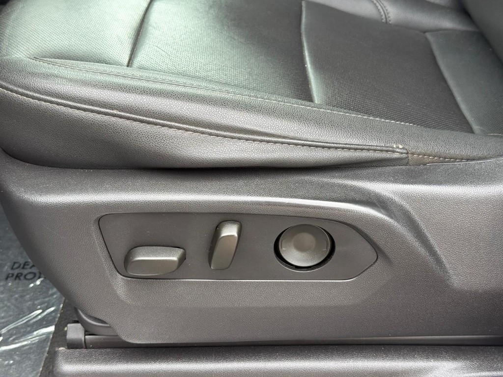 Chevrolet Silverado 1500 Vehicle Full-screen Gallery Image 18
