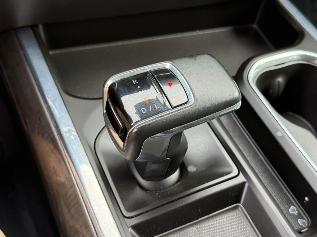 Chevrolet Silverado 1500 Vehicle Full-screen Gallery Image 21