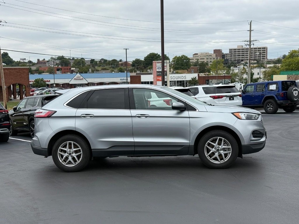 Ford Edge Vehicle Full-screen Gallery Image 02