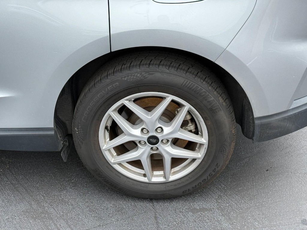 Ford Edge Vehicle Full-screen Gallery Image 05