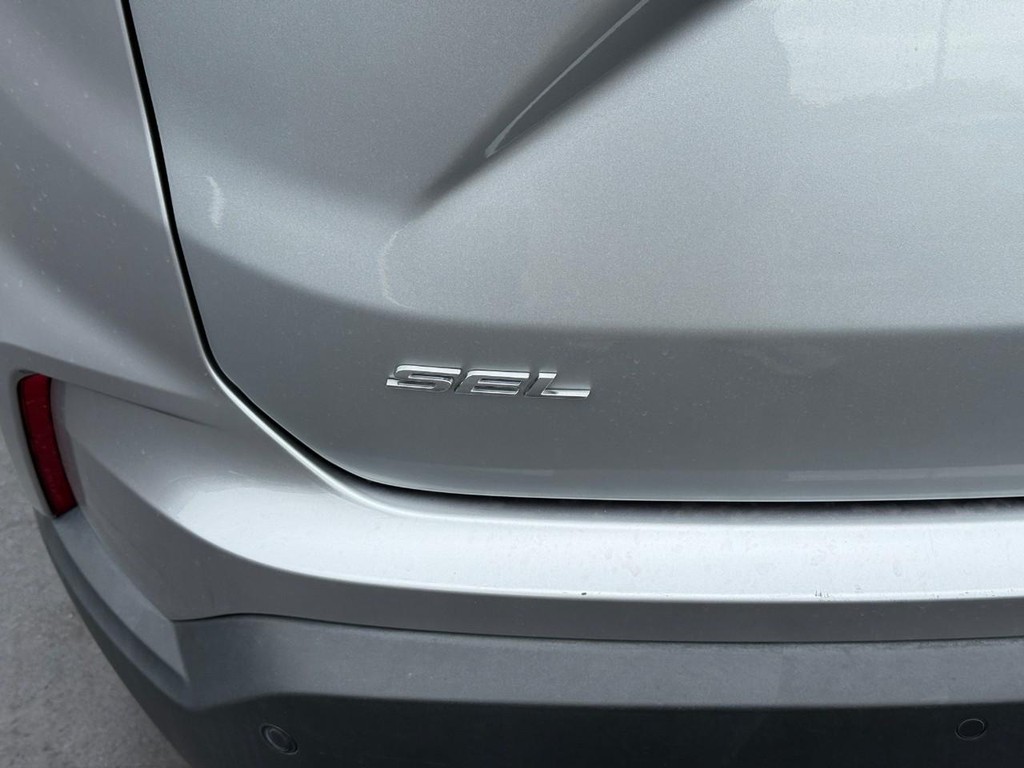 Ford Edge Vehicle Full-screen Gallery Image 06