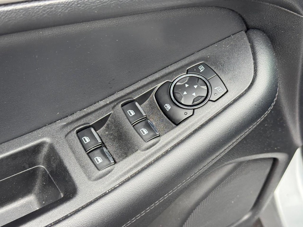Ford Edge Vehicle Full-screen Gallery Image 17