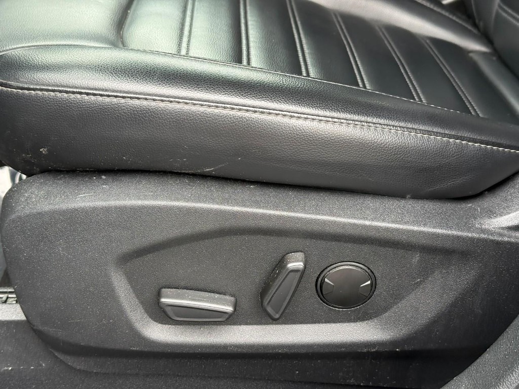 Ford Edge Vehicle Full-screen Gallery Image 19