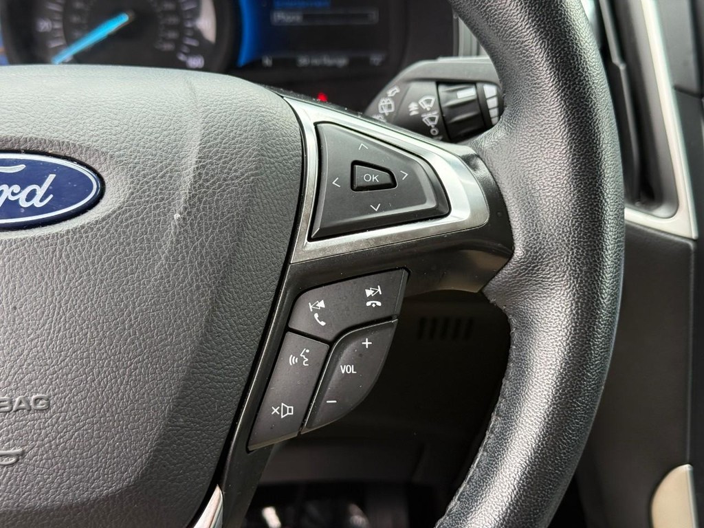 Ford Edge Vehicle Full-screen Gallery Image 21