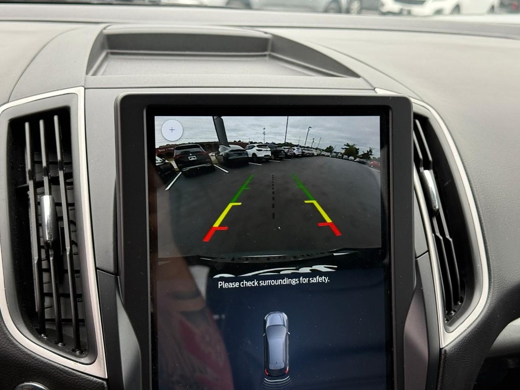 Ford Edge Vehicle Full-screen Gallery Image 25