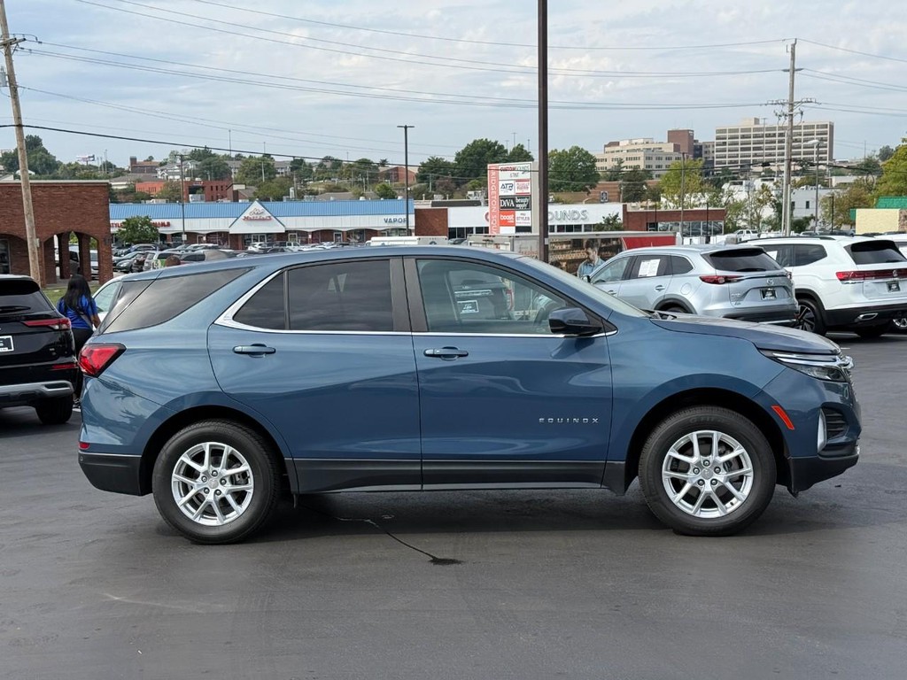 Chevrolet Equinox Vehicle Full-screen Gallery Image 02
