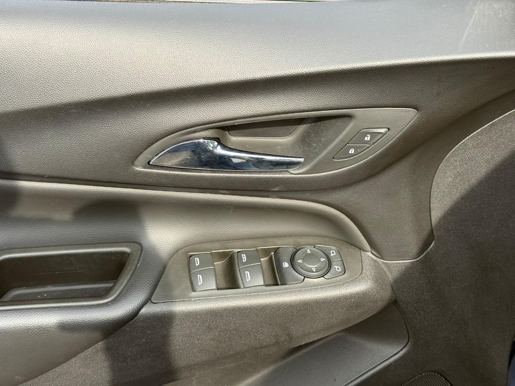 Chevrolet Equinox Vehicle Full-screen Gallery Image 15