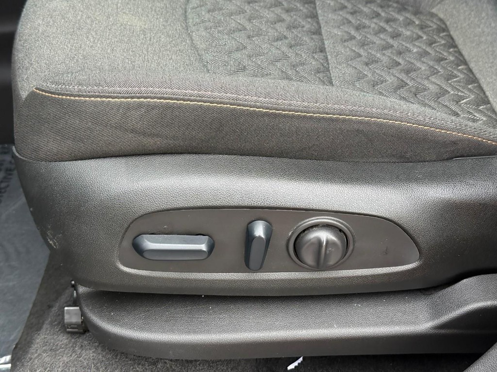 Chevrolet Equinox Vehicle Full-screen Gallery Image 17