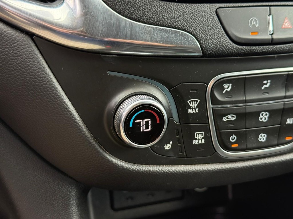Chevrolet Equinox Vehicle Full-screen Gallery Image 21