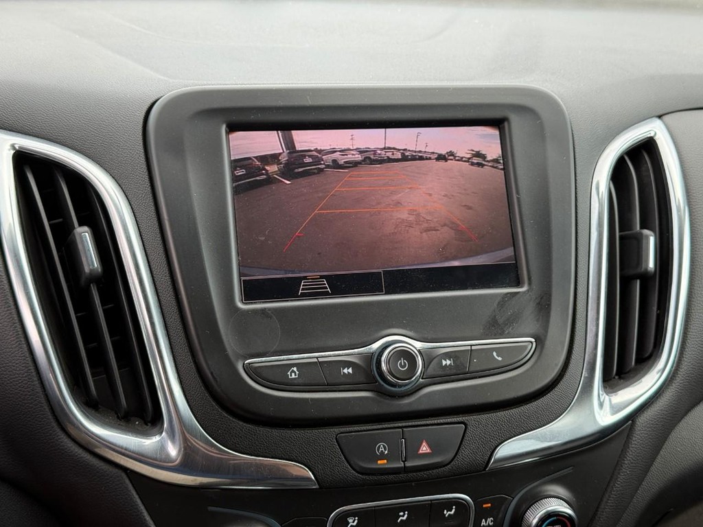 Chevrolet Equinox Vehicle Full-screen Gallery Image 22