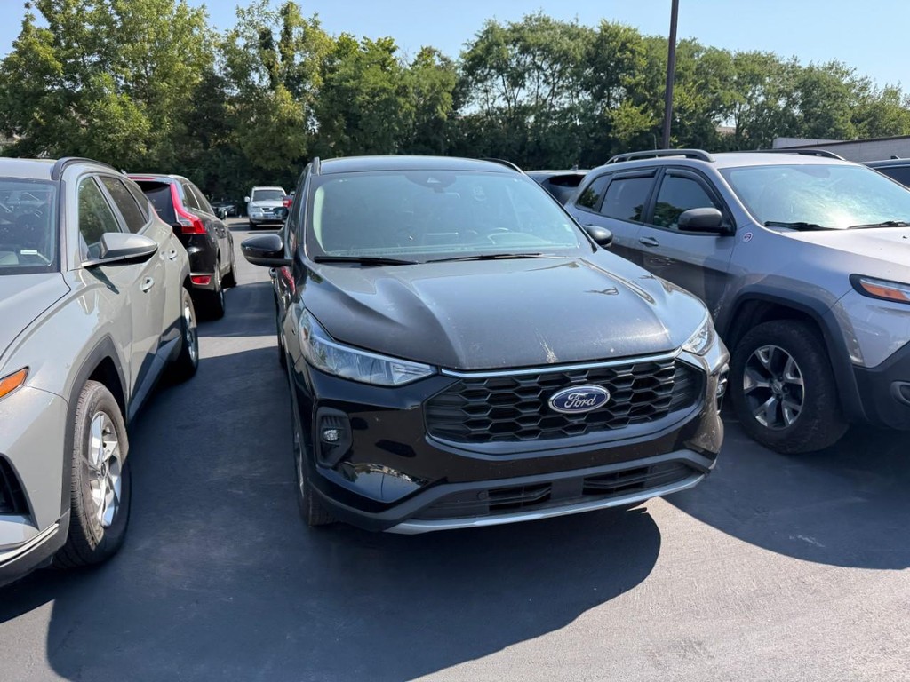 Ford Escape Vehicle Full-screen Gallery Image 10