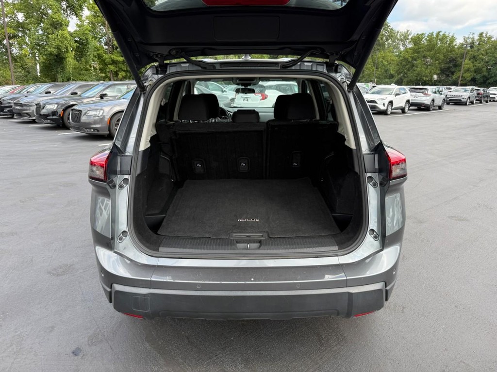 Nissan Rogue Vehicle Full-screen Gallery Image 07