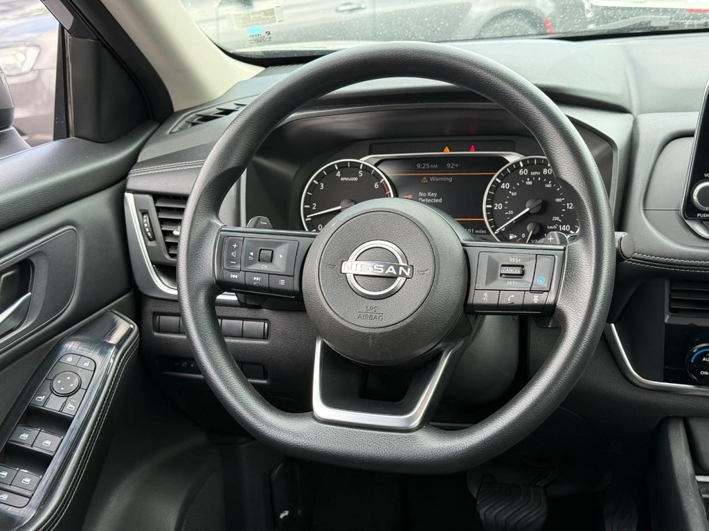 Nissan Rogue Vehicle Full-screen Gallery Image 13