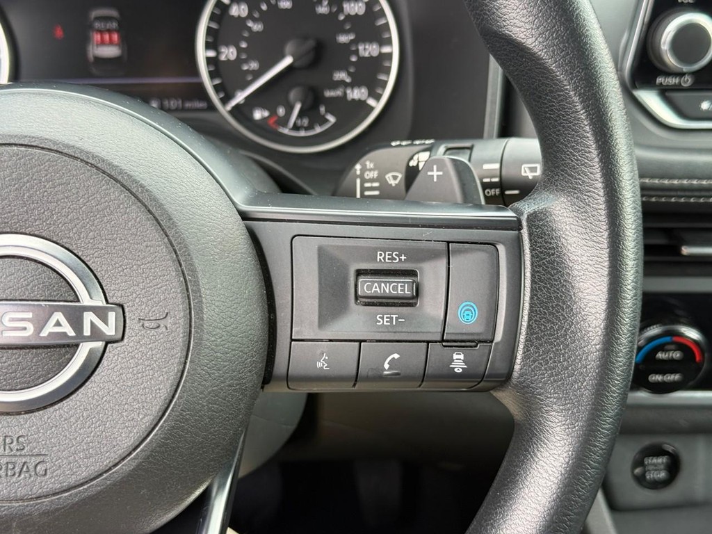 Nissan Rogue Vehicle Full-screen Gallery Image 20