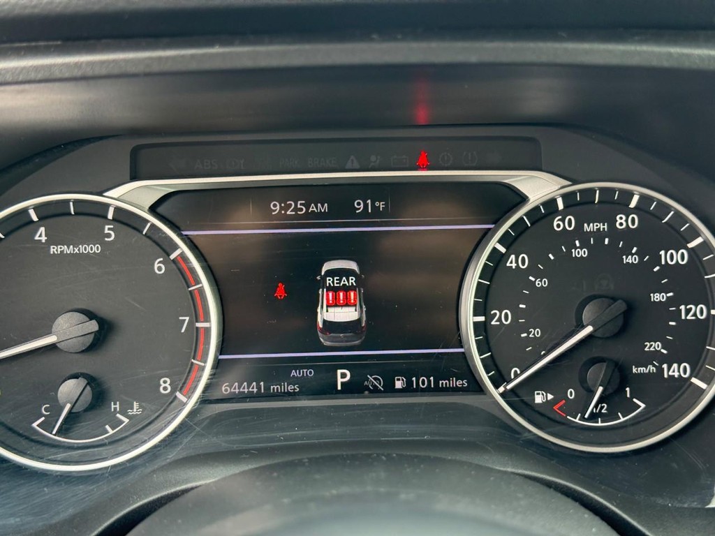 Nissan Rogue Vehicle Full-screen Gallery Image 21