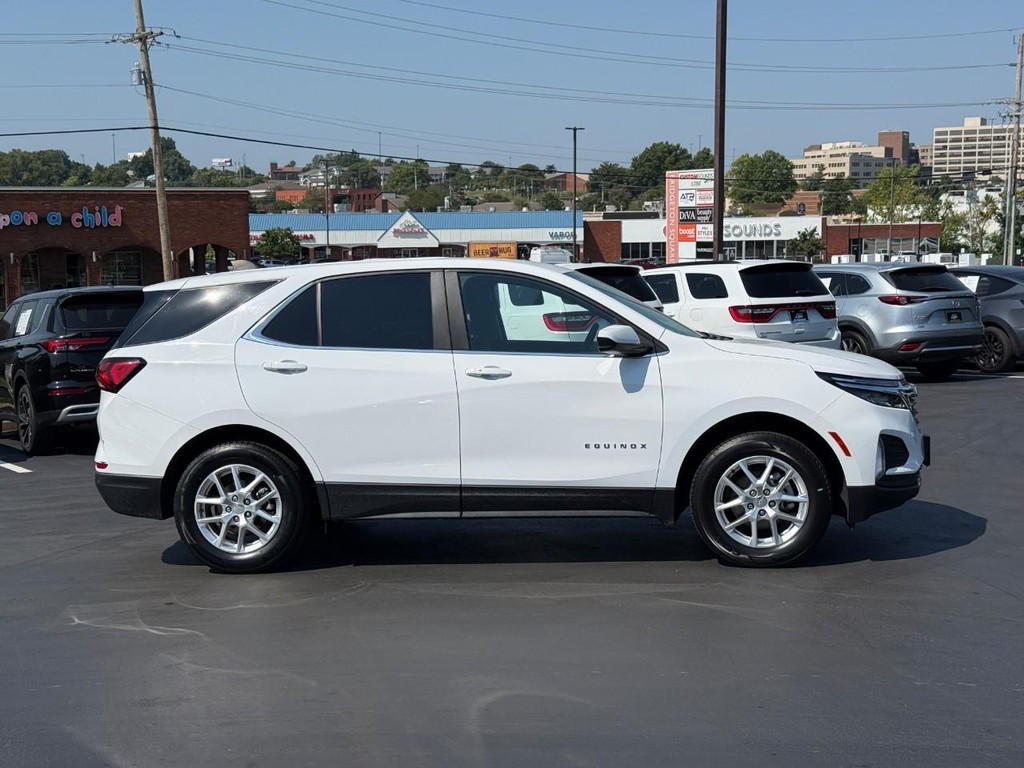 Chevrolet Equinox Vehicle Full-screen Gallery Image 02