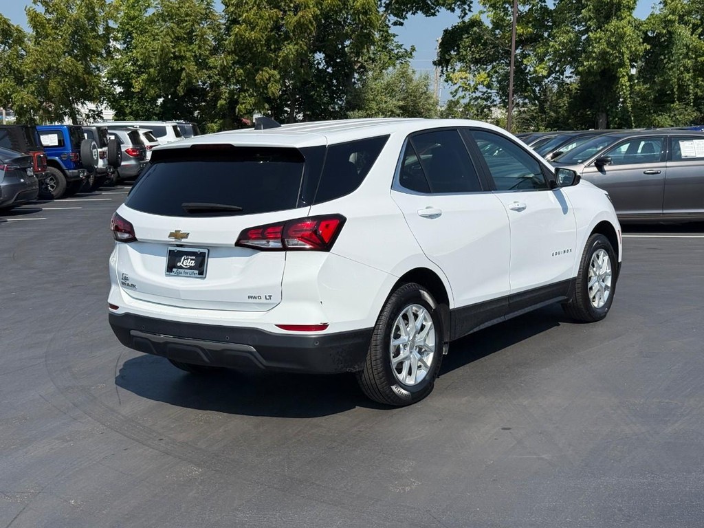 Chevrolet Equinox Vehicle Full-screen Gallery Image 03