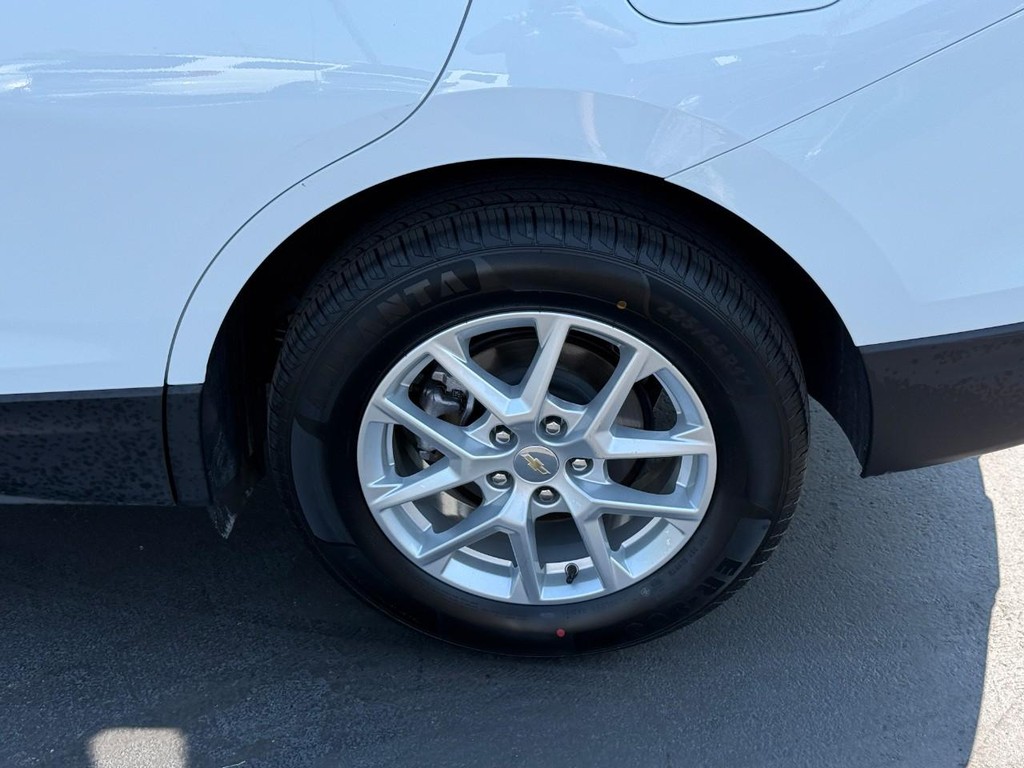 Chevrolet Equinox Vehicle Full-screen Gallery Image 05