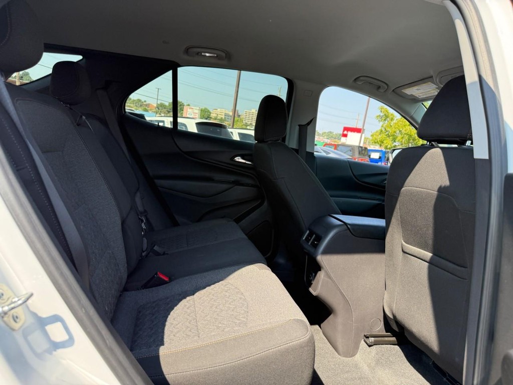 Chevrolet Equinox Vehicle Full-screen Gallery Image 11