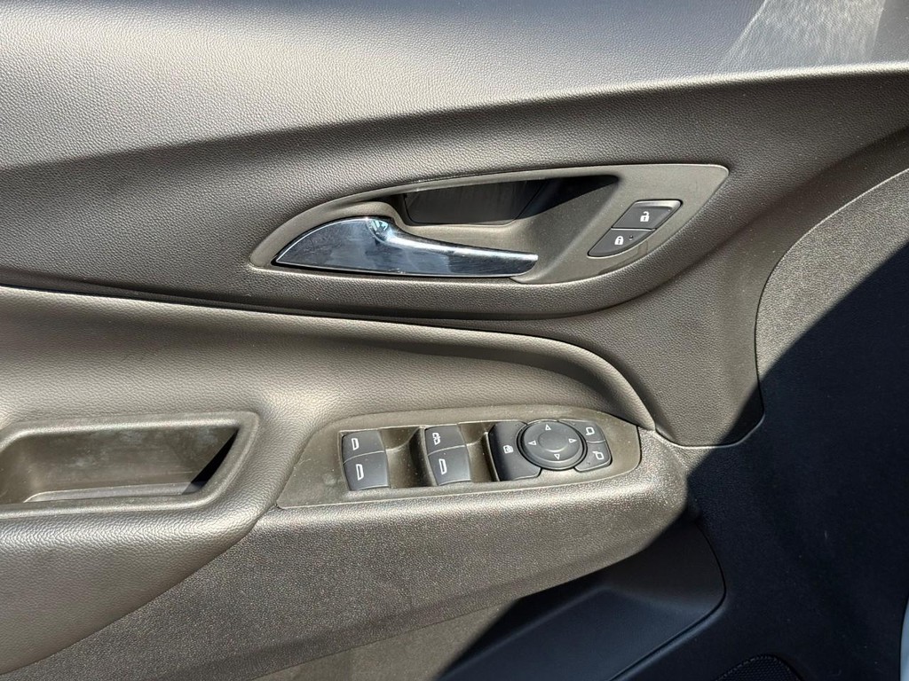 Chevrolet Equinox Vehicle Full-screen Gallery Image 12