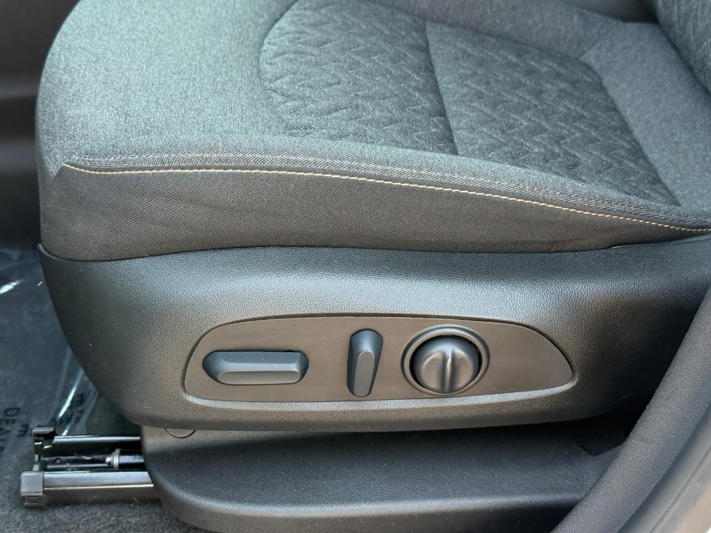 Chevrolet Equinox Vehicle Full-screen Gallery Image 14