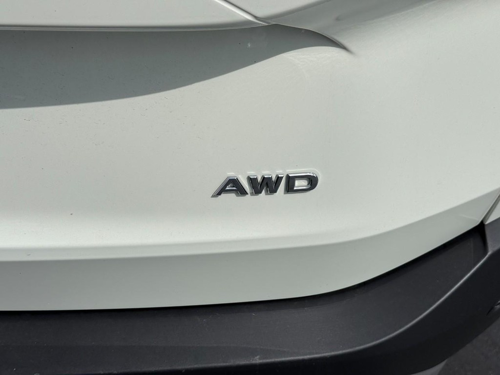 Nissan Rogue Vehicle Full-screen Gallery Image 06