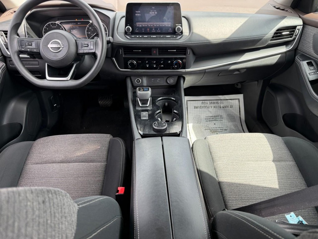 Nissan Rogue Vehicle Full-screen Gallery Image 12