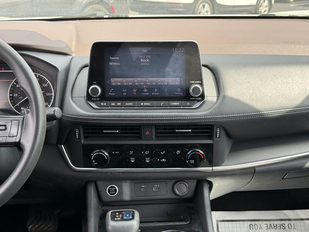 Nissan Rogue Vehicle Full-screen Gallery Image 14