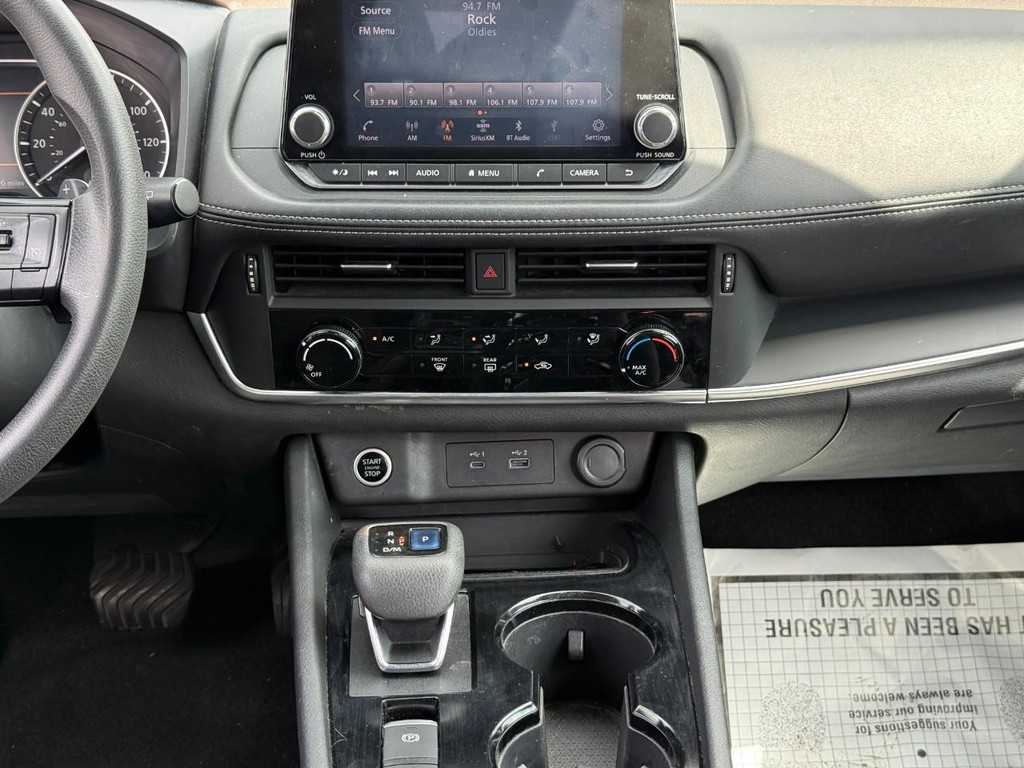 Nissan Rogue Vehicle Full-screen Gallery Image 15