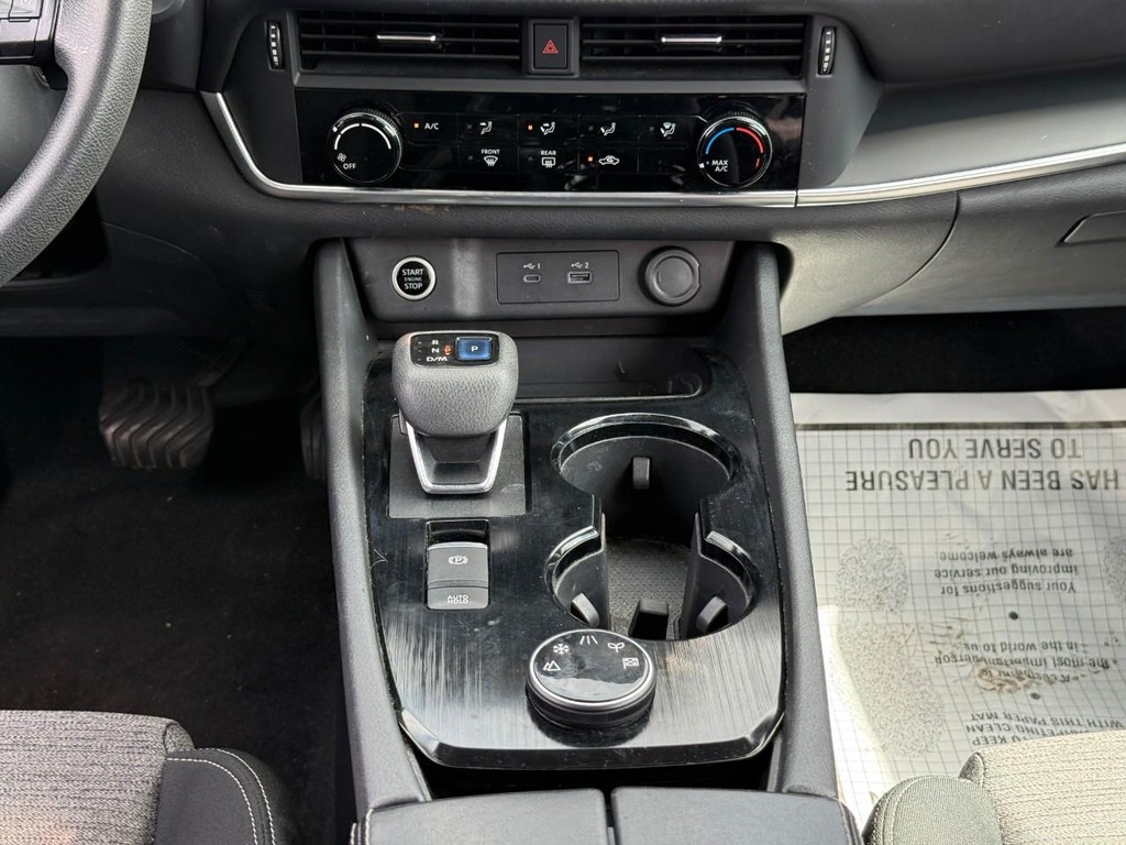 Nissan Rogue Vehicle Full-screen Gallery Image 16
