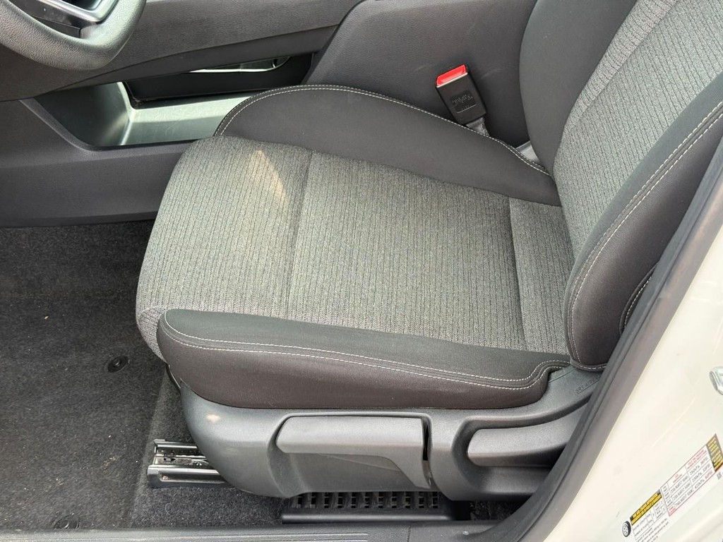 Nissan Rogue Vehicle Full-screen Gallery Image 18