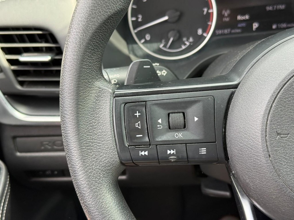 Nissan Rogue Vehicle Full-screen Gallery Image 20