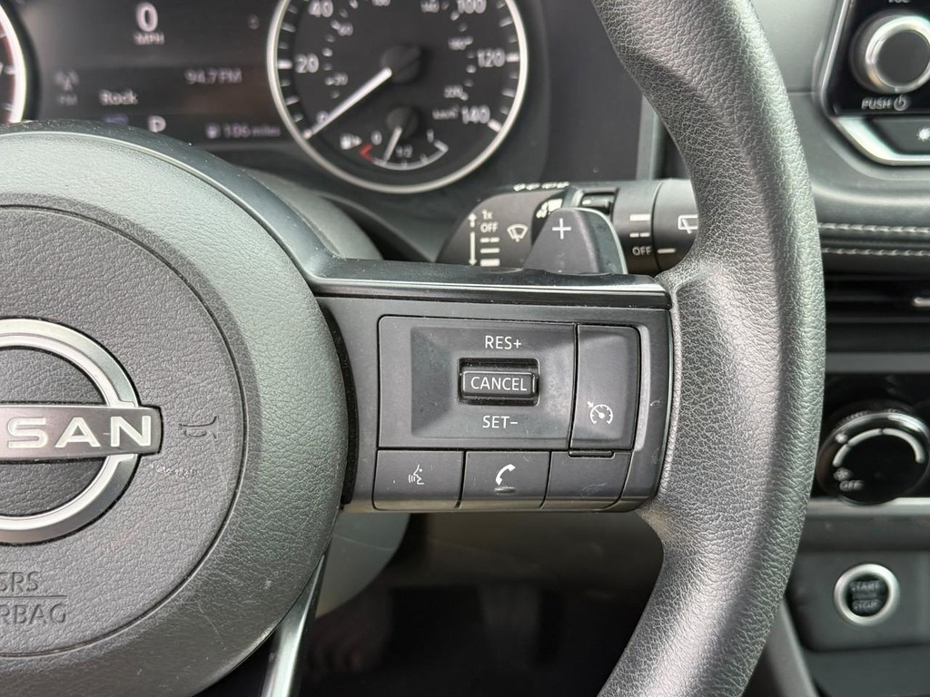 Nissan Rogue Vehicle Full-screen Gallery Image 21