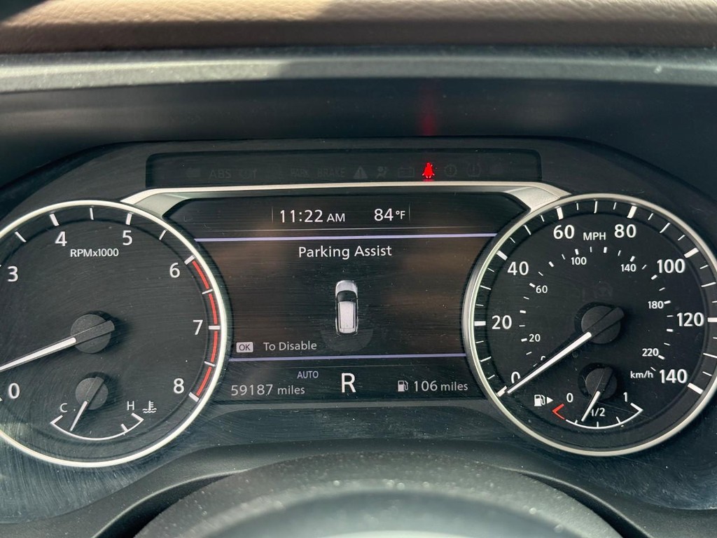 Nissan Rogue Vehicle Full-screen Gallery Image 23