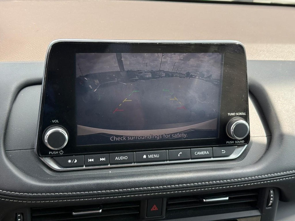 Nissan Rogue Vehicle Full-screen Gallery Image 24