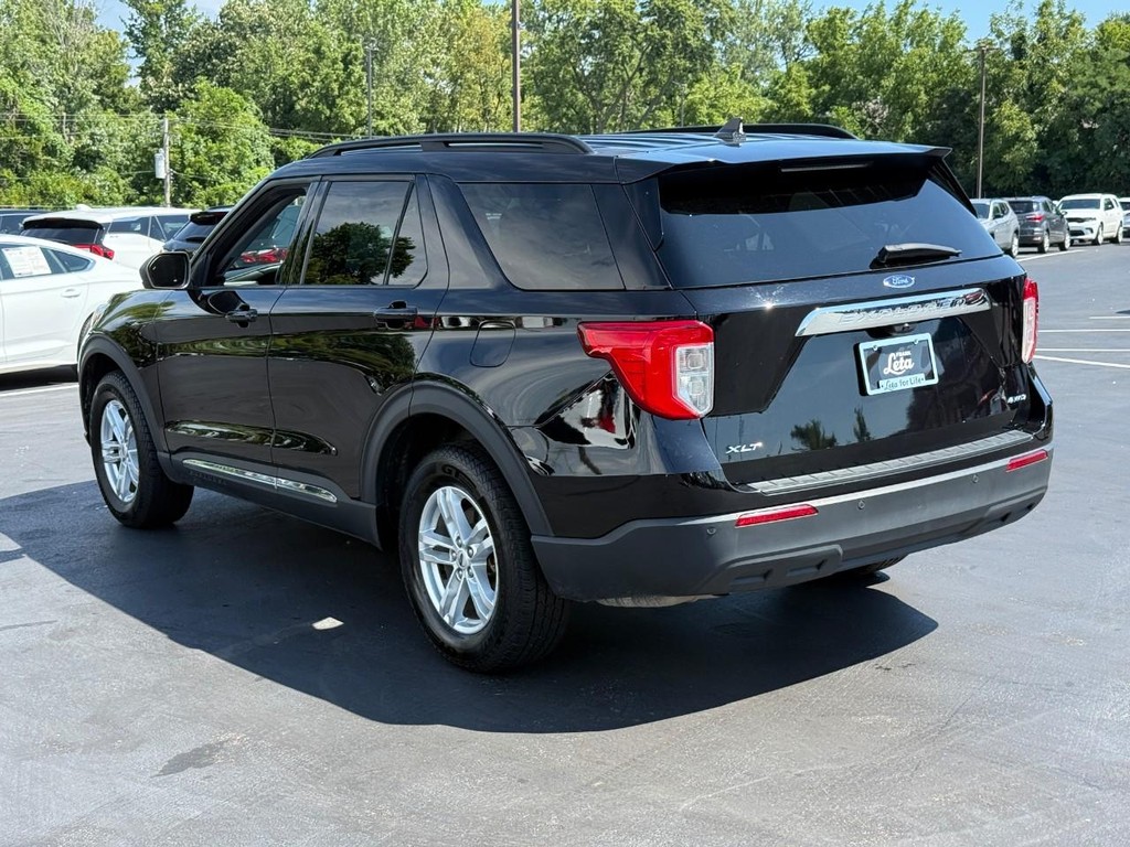 Ford Explorer Vehicle Full-screen Gallery Image 04