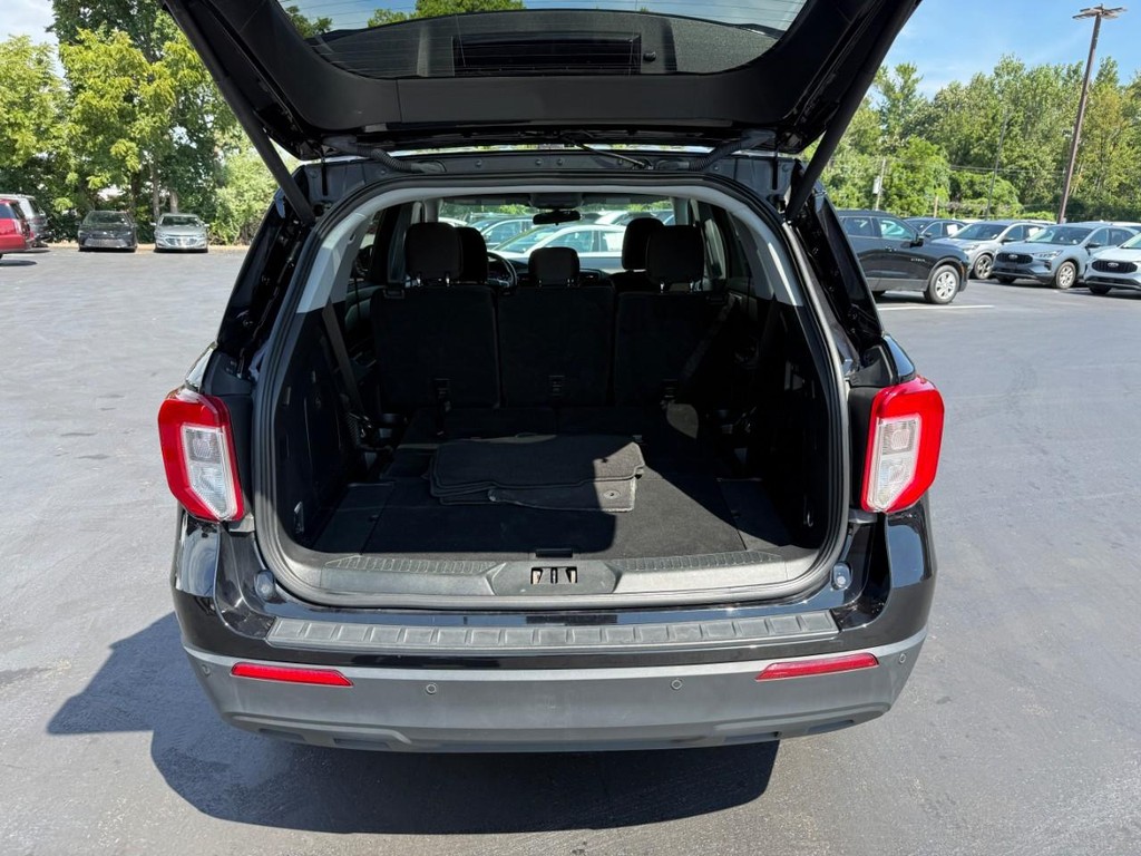 Ford Explorer Vehicle Full-screen Gallery Image 07
