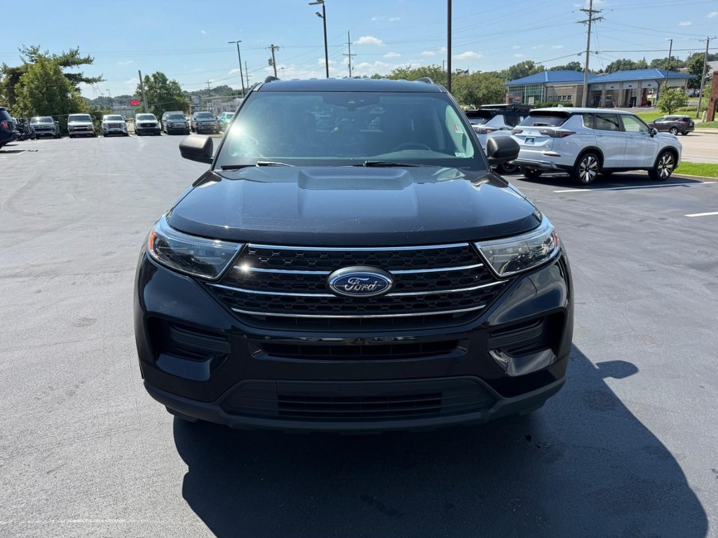 Ford Explorer Vehicle Full-screen Gallery Image 10
