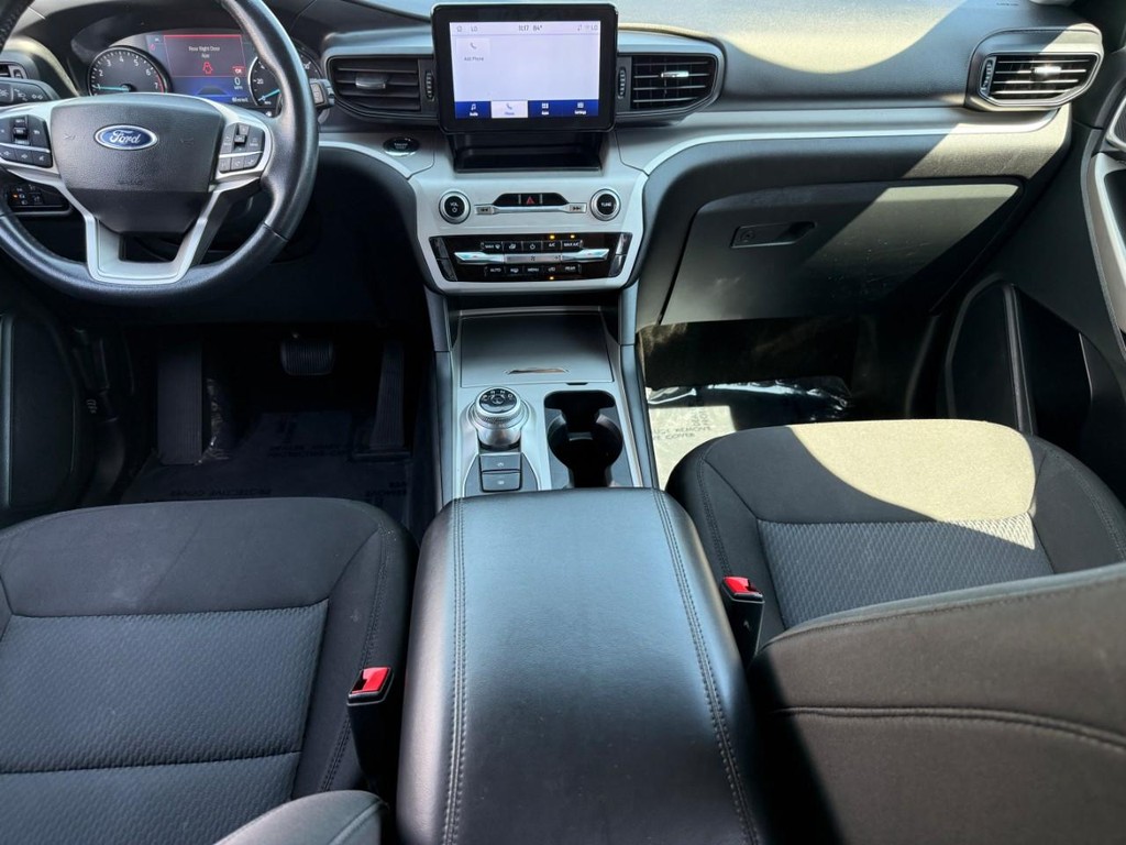 Ford Explorer Vehicle Full-screen Gallery Image 12