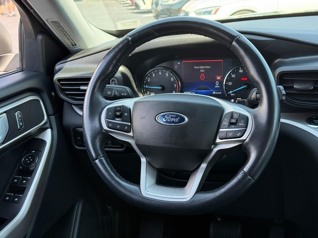Ford Explorer Vehicle Full-screen Gallery Image 13
