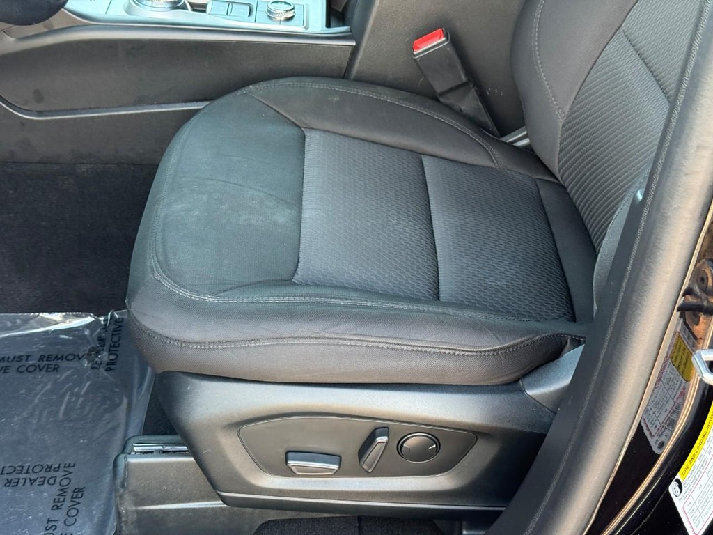 Ford Explorer Vehicle Full-screen Gallery Image 18