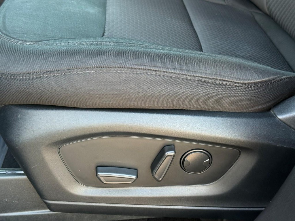Ford Explorer Vehicle Full-screen Gallery Image 19