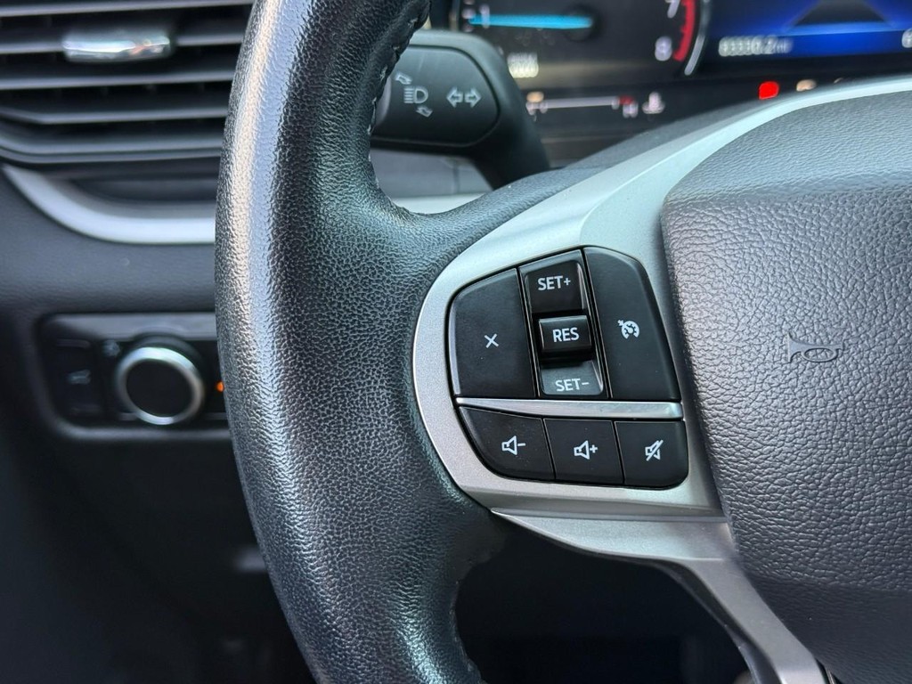 Ford Explorer Vehicle Full-screen Gallery Image 20