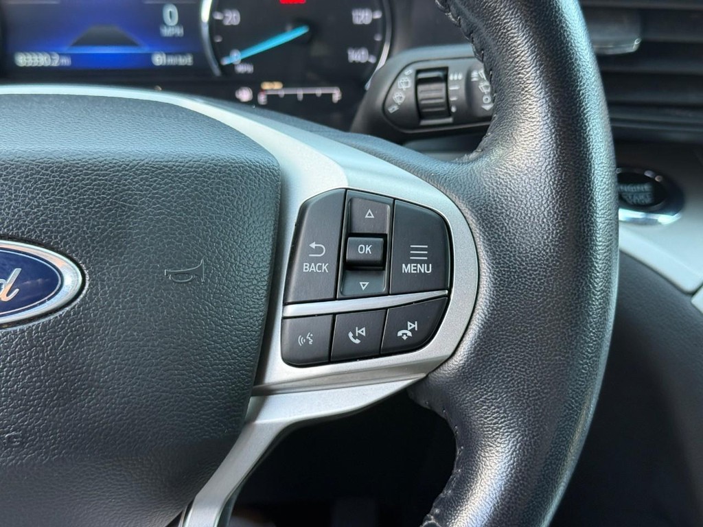 Ford Explorer Vehicle Full-screen Gallery Image 21